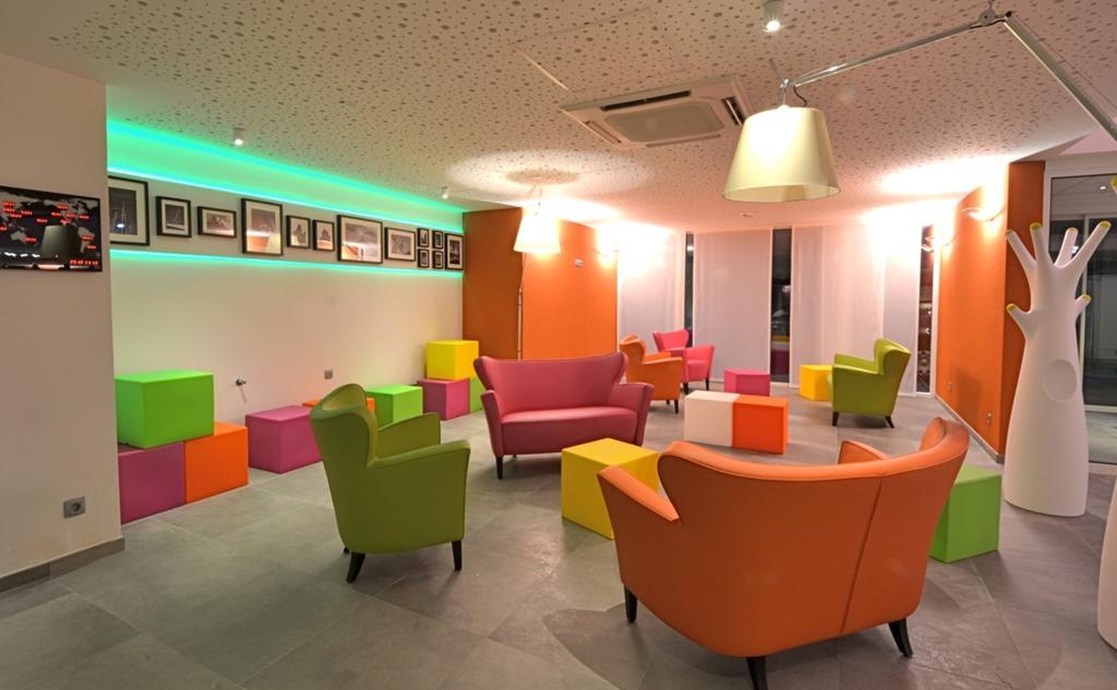 Ibis Styles Nivelles Hotel Bagian luar foto