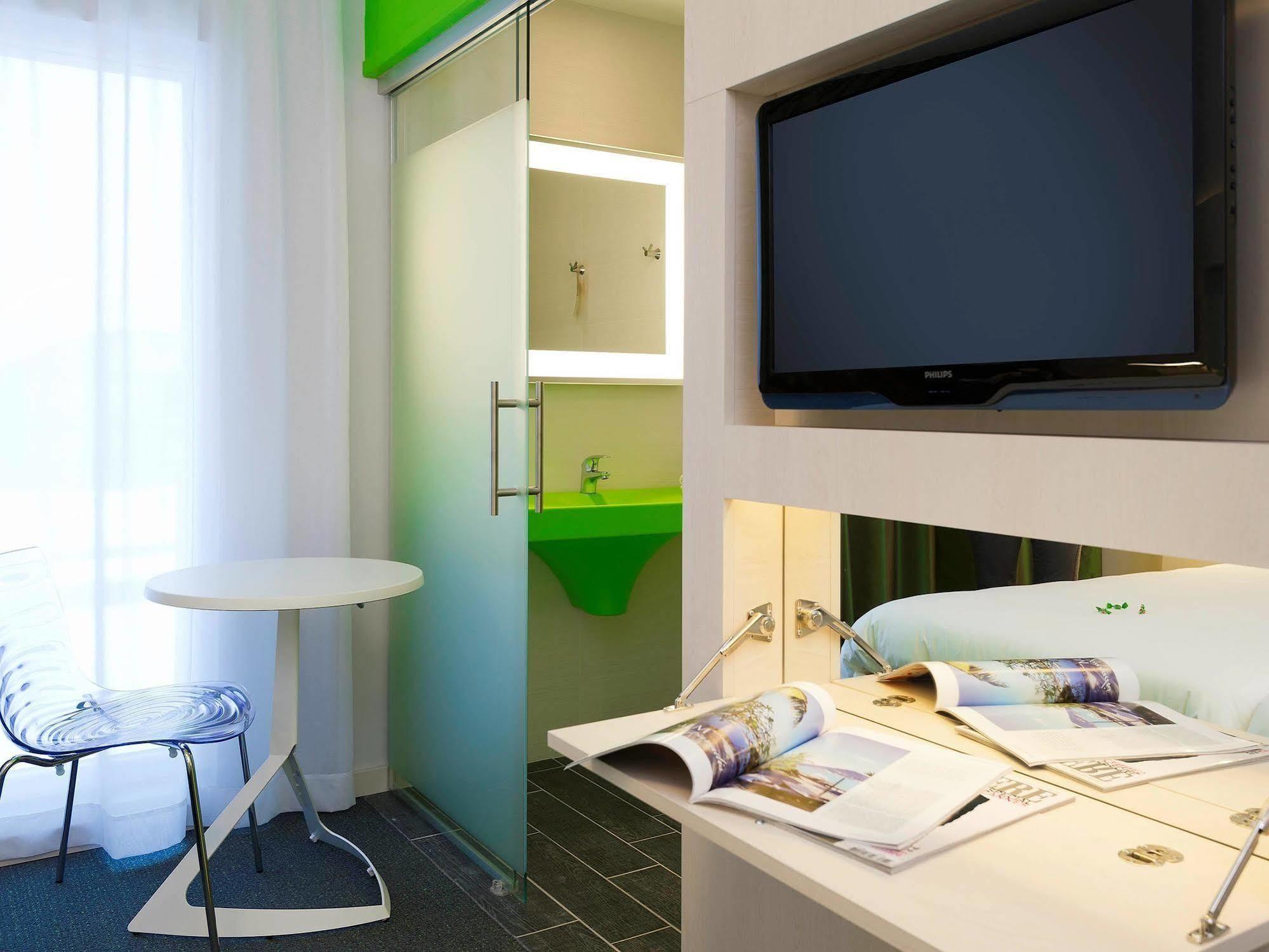 Ibis Styles Nivelles Hotel Bagian luar foto