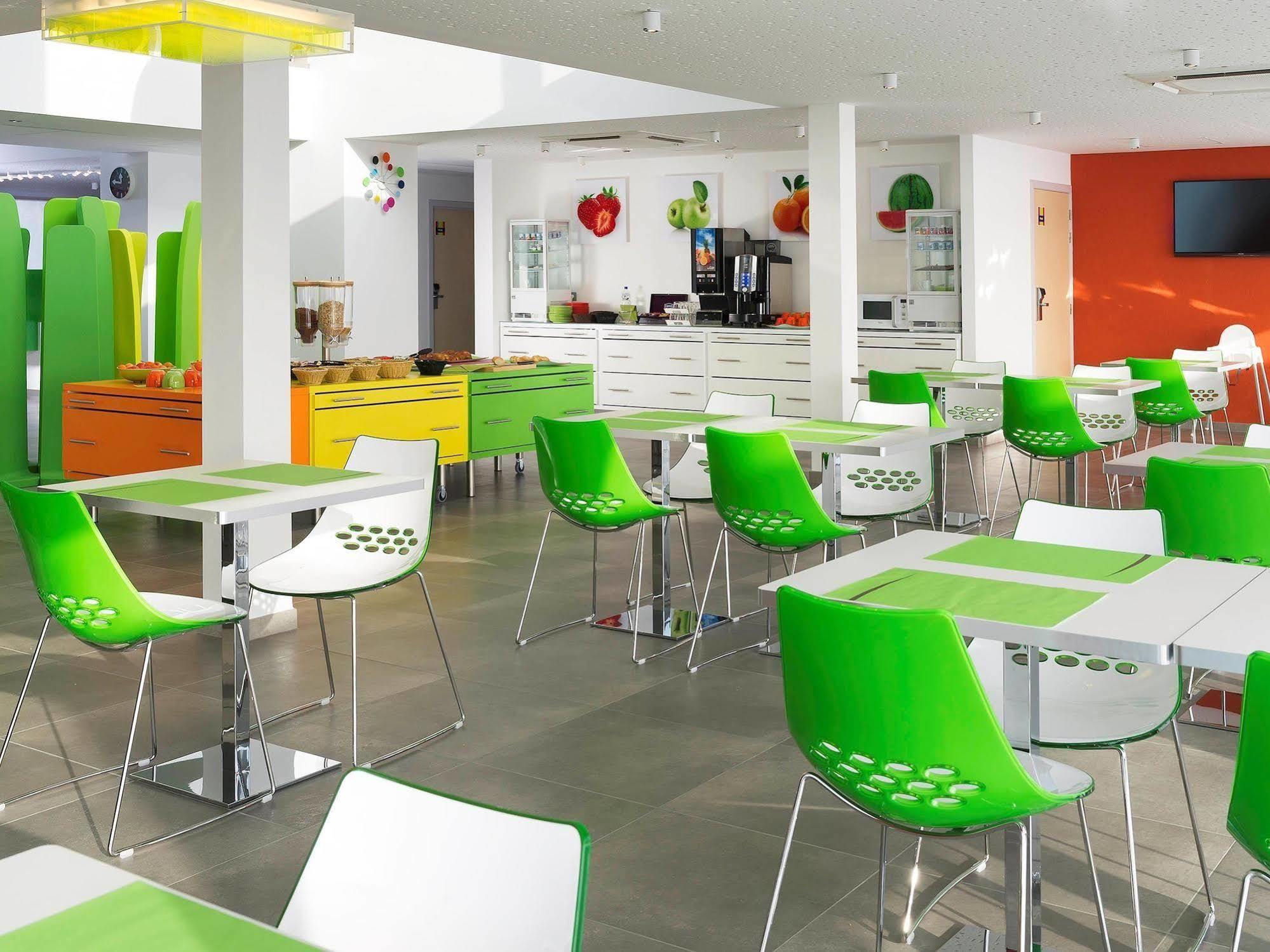Ibis Styles Nivelles Hotel Bagian luar foto
