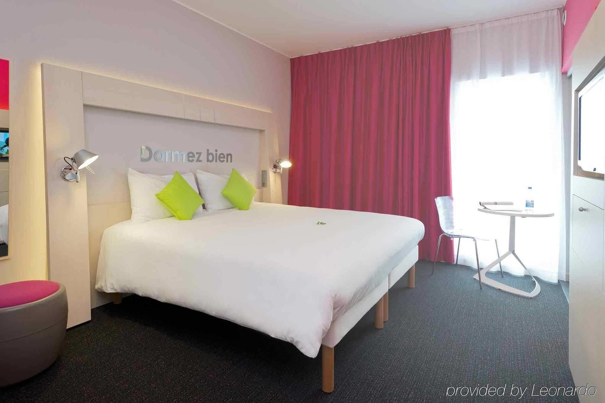 Ibis Styles Nivelles Hotel Bagian luar foto