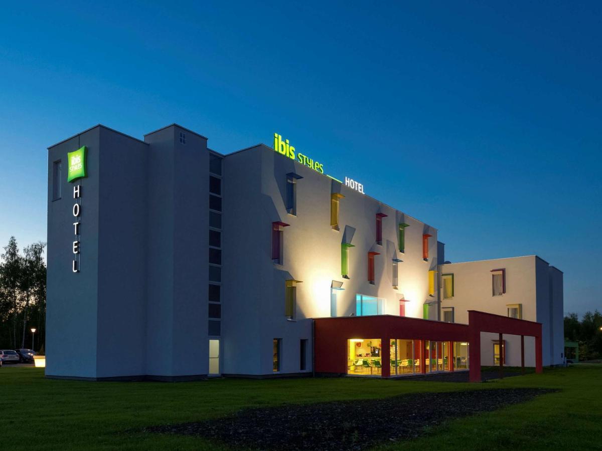 Ibis Styles Nivelles Hotel Bagian luar foto